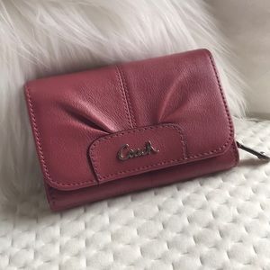 Coach wallet pink